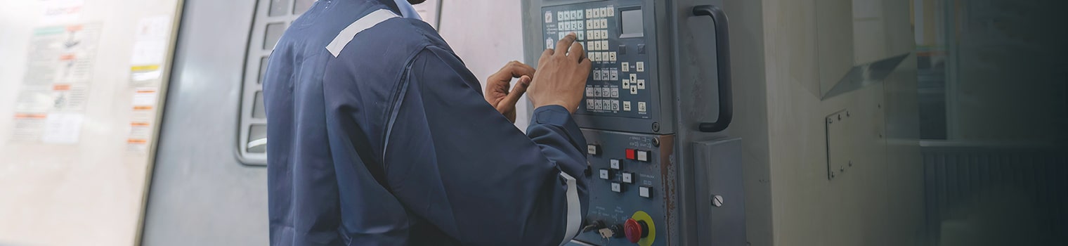 03. 工作機械フィールドエンジニア