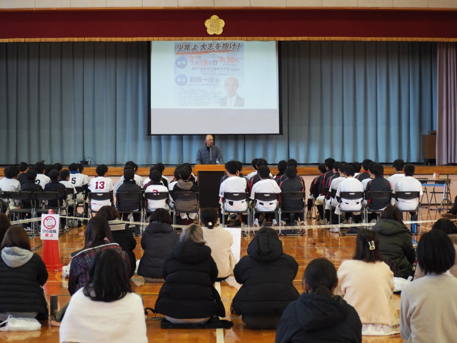 岐阜市立精華中学校|特別講演風景1